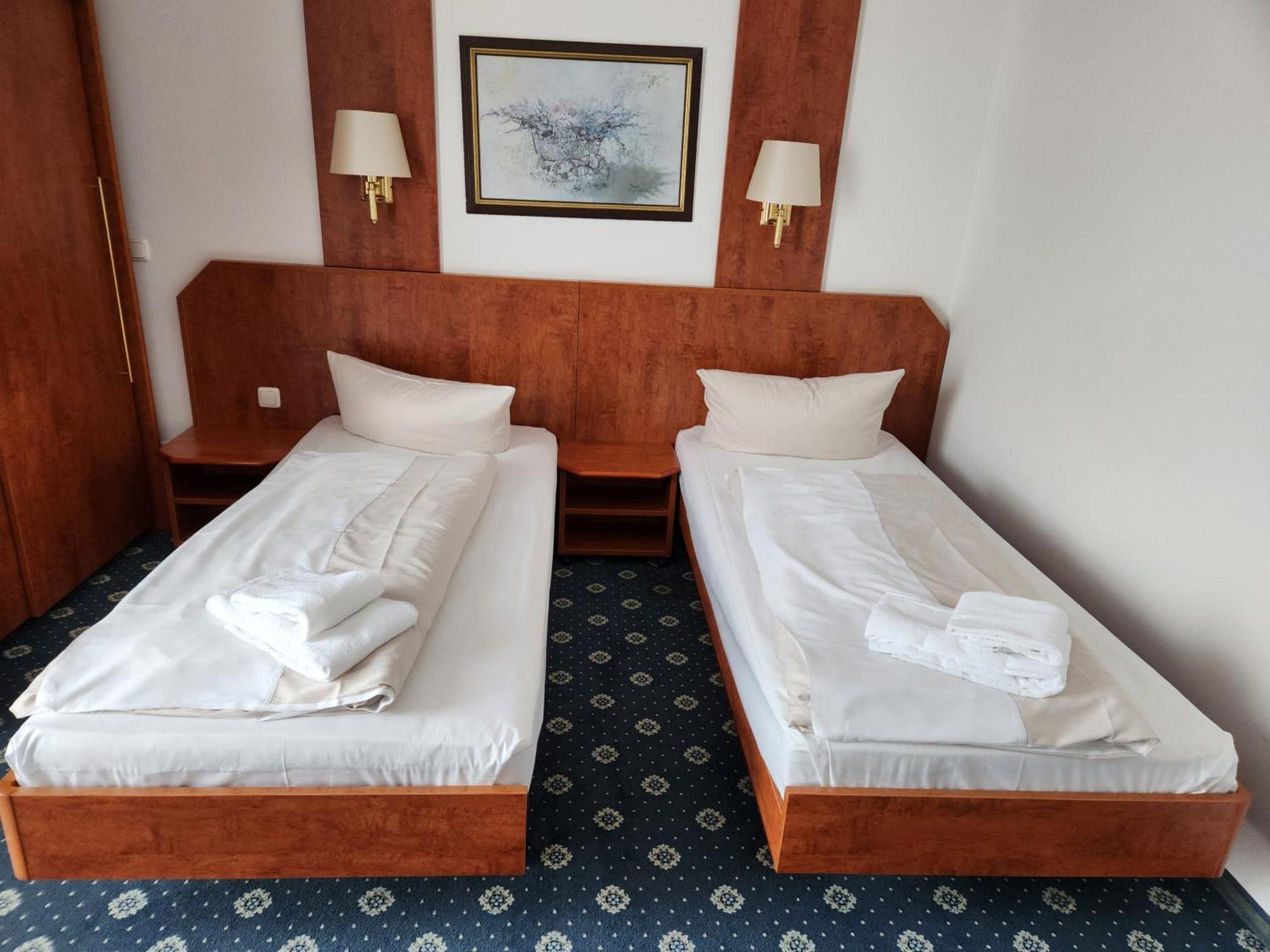 Hotel Hoyers In Pinneberg Prisdorf Екстер'єр фото